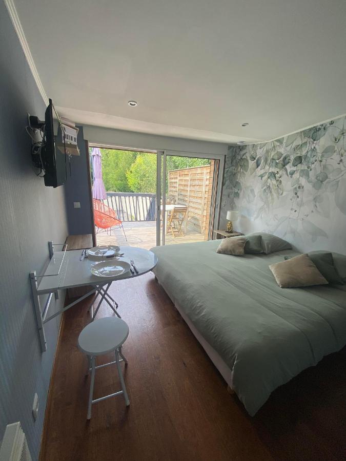 Studio 8 Sancourt  Luaran gambar